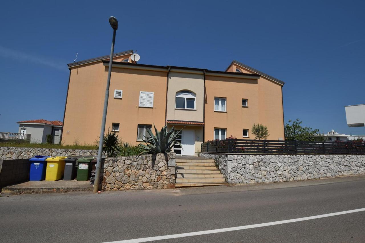 Apartment Lucy Malinska Exterior photo
