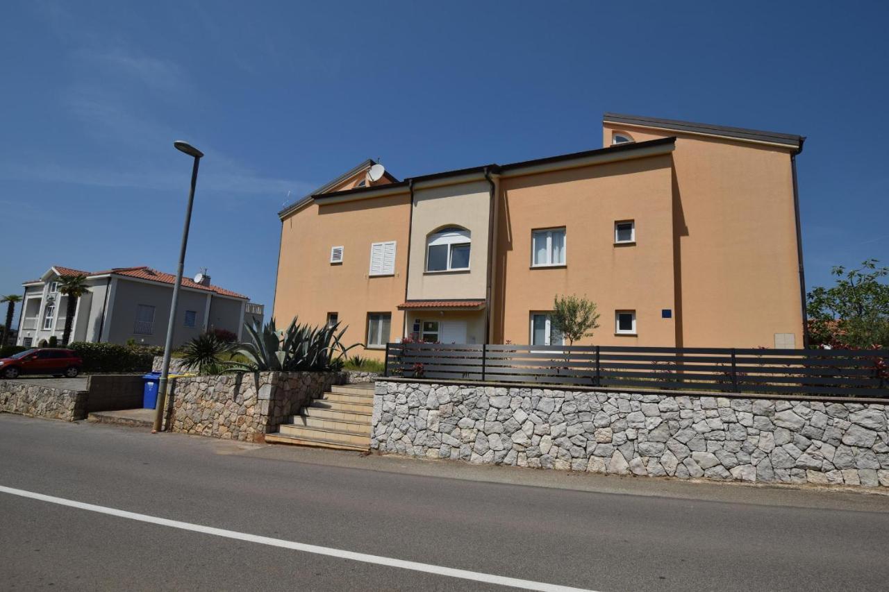 Apartment Lucy Malinska Exterior photo